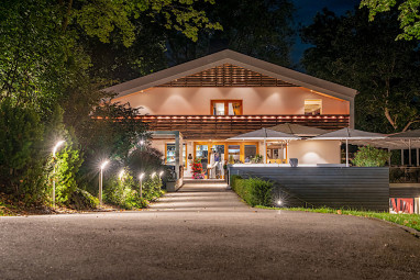 Marina Hotel: Exterior View