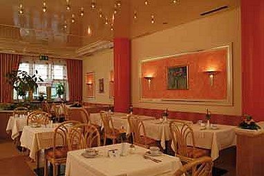 Favored Hotel Domicil: 餐廳